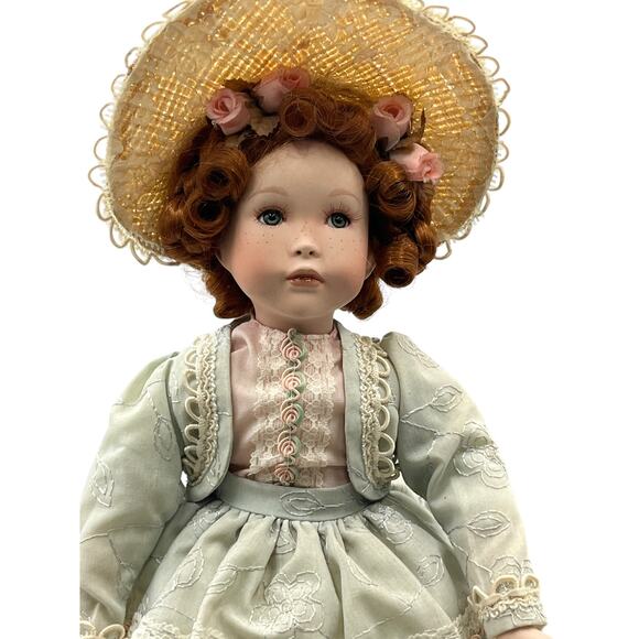 Kelly's Irish Adventures Collection Musical When Irish Eyes are Smiling Doll - Picture 6 of 9